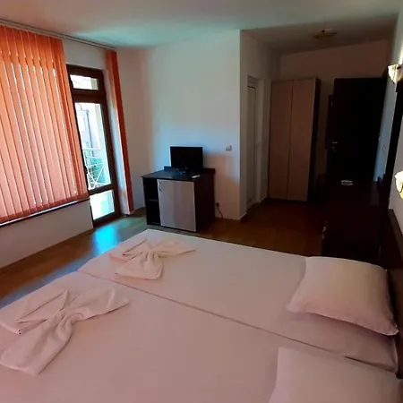 Adri Νεσέμπαρ