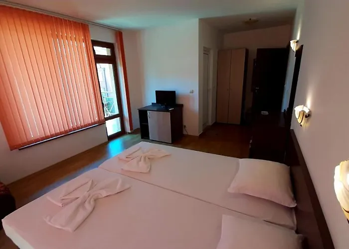 Adri Νεσέμπαρ