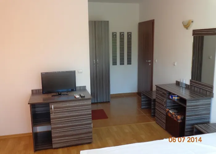 Adri 2* Νεσέμπαρ